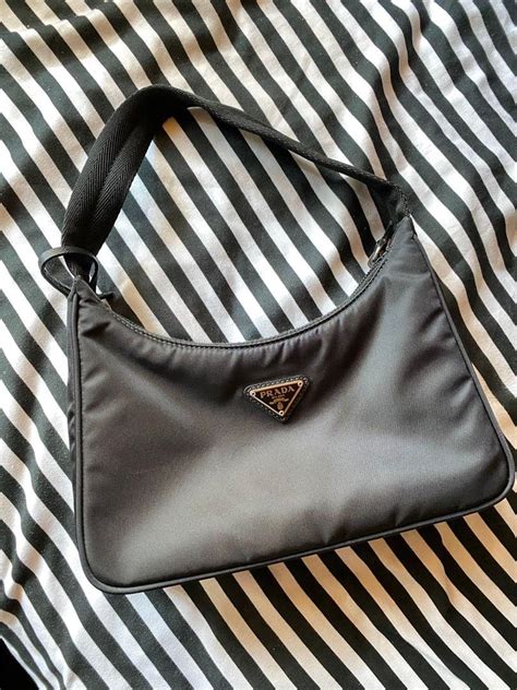 prada hobo re edition 2000|Black/white Re.